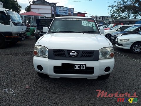 2010' Nissan Navara 4X2 photo #2