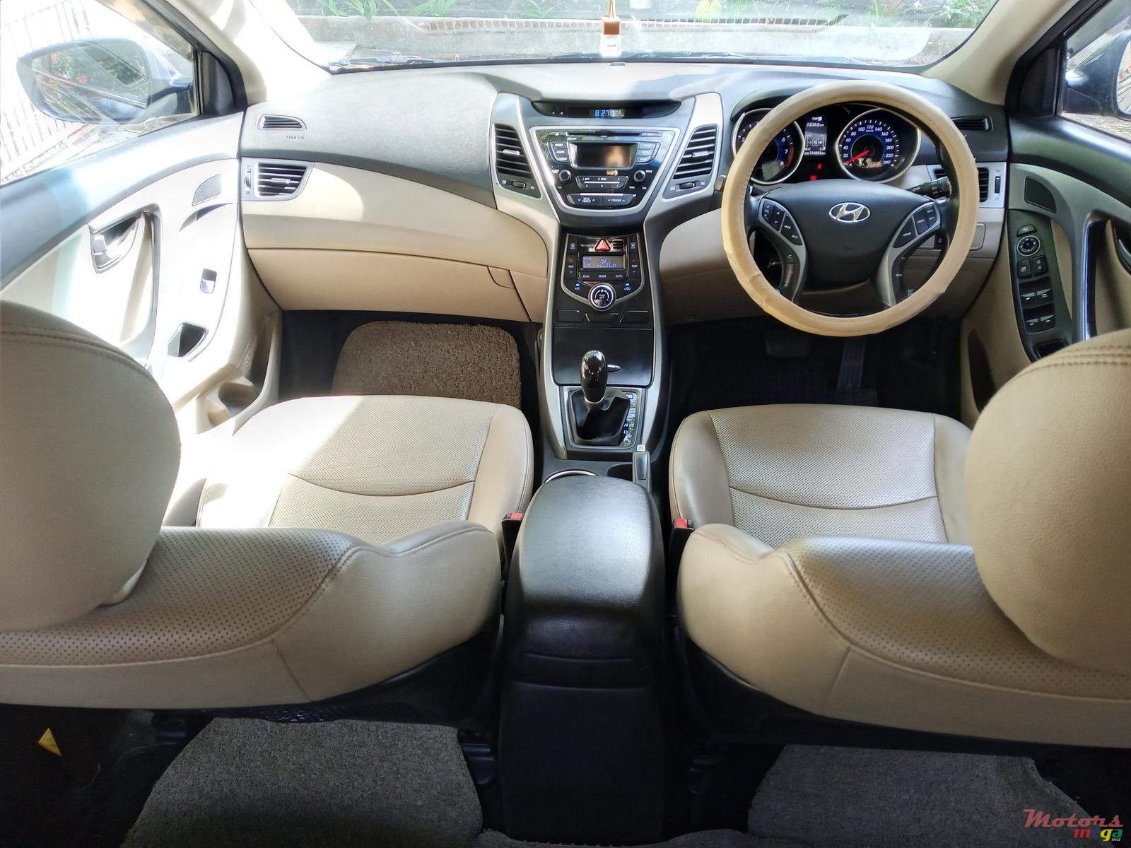 2016' Hyundai Elantra photo #2