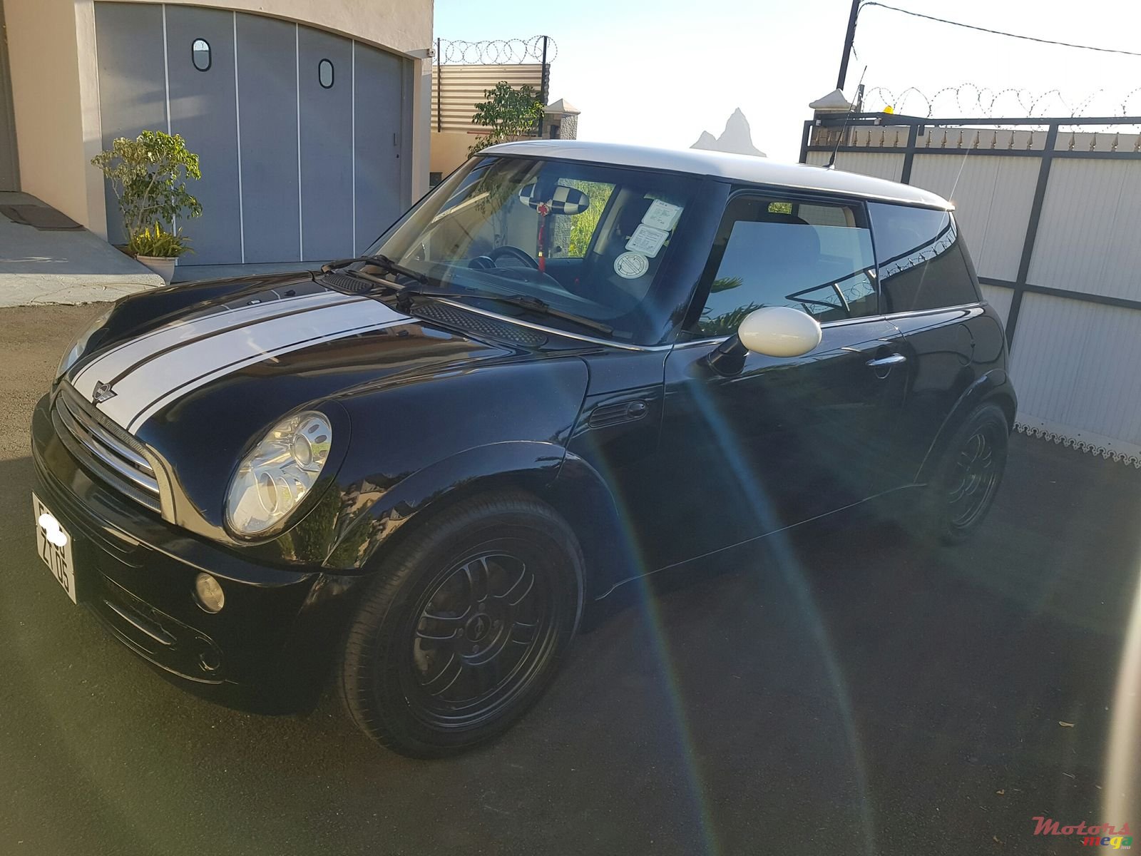 2005' MINI Cooper Manual photo #2