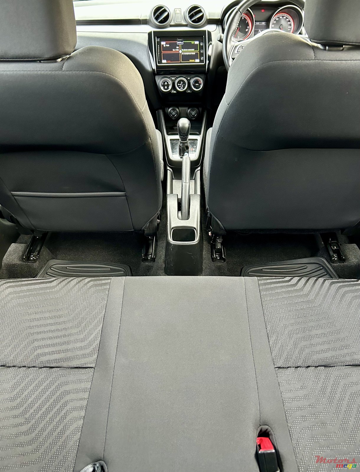 2021' Suzuki Swift GLX SLDA photo #5