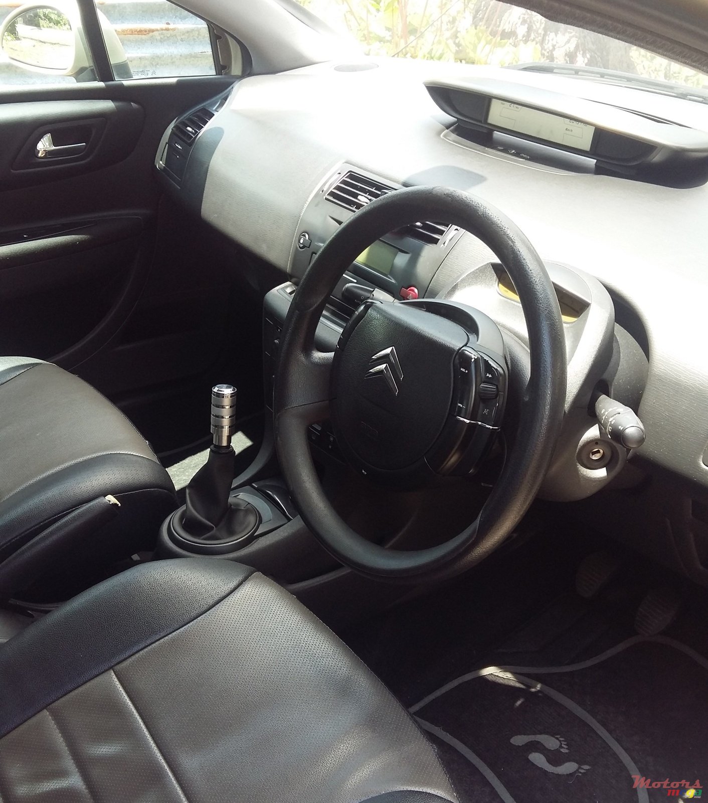 2008' Citroen C4 photo #5