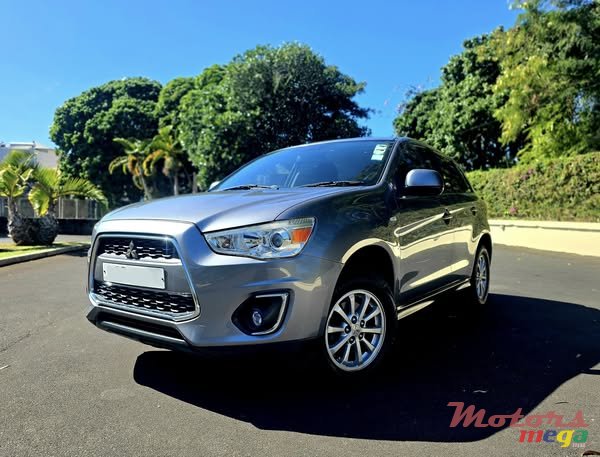 2015' Mitsubishi ASX photo #2