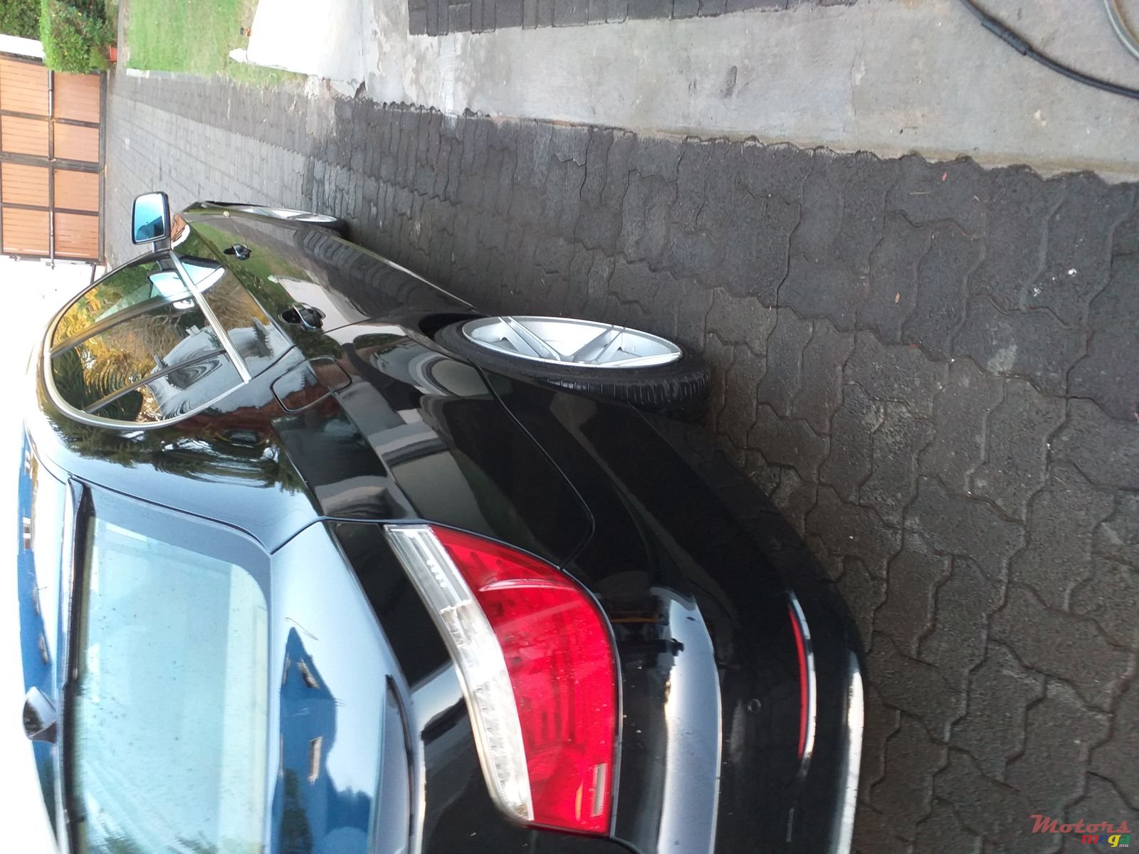 2008' BMW 523 photo #6