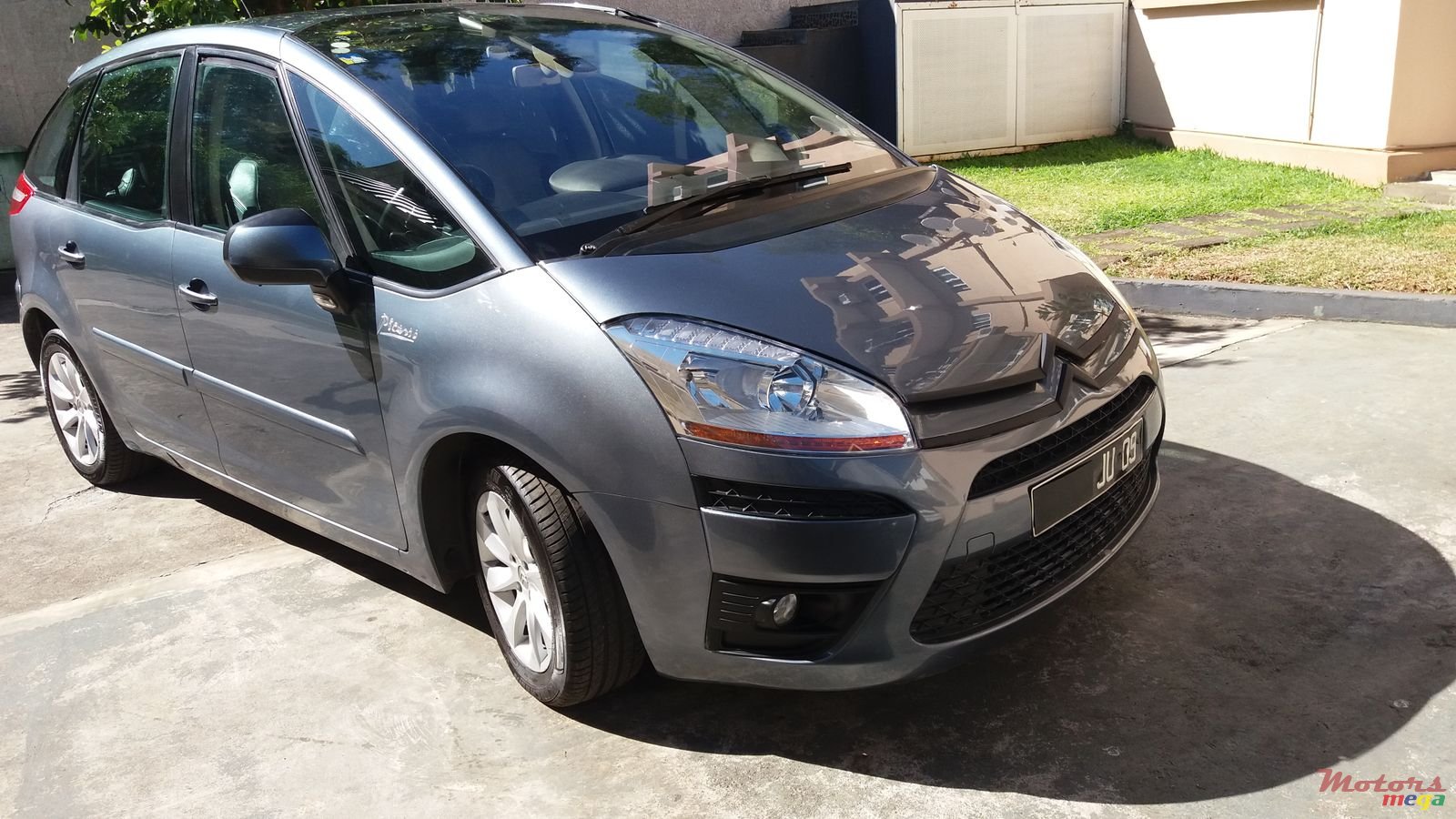 2009' Citroen C4 Picasso photo #5