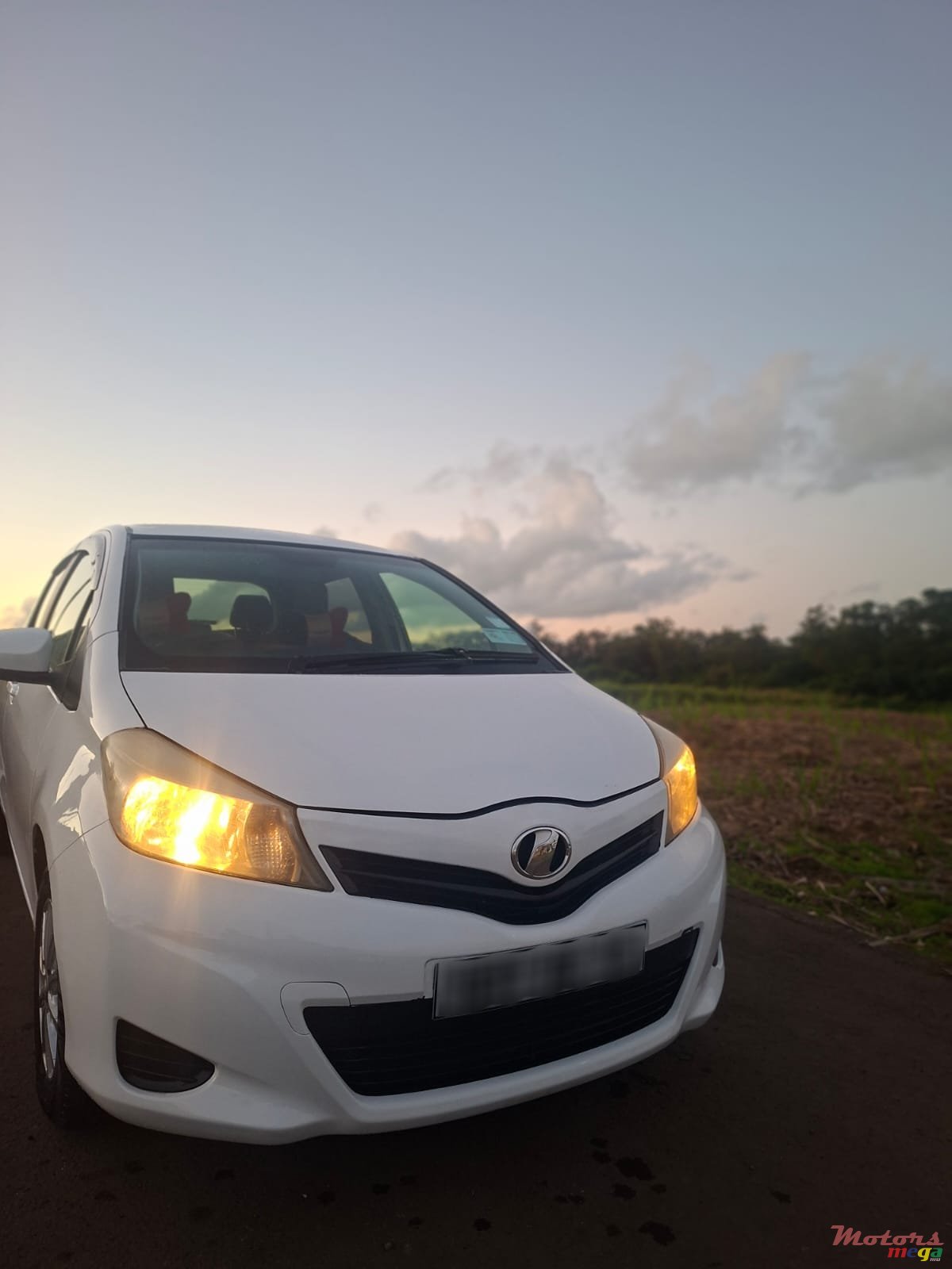 2012' Toyota Vitz photo #1