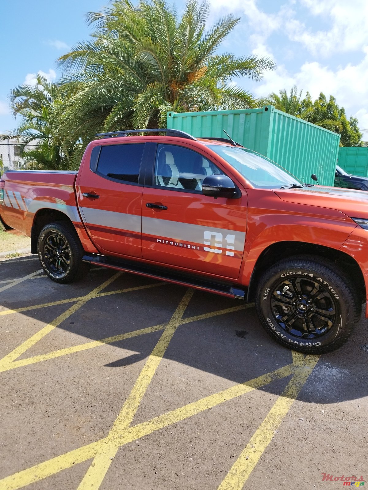 2023' Mitsubishi Triton Serie One photo #1