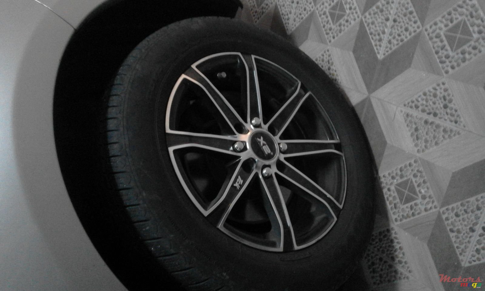 2011' Toyota Vitz photo #5