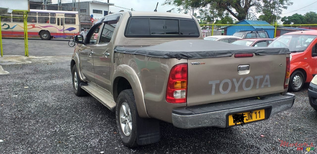 2011' Toyota Hilux Raider photo #6