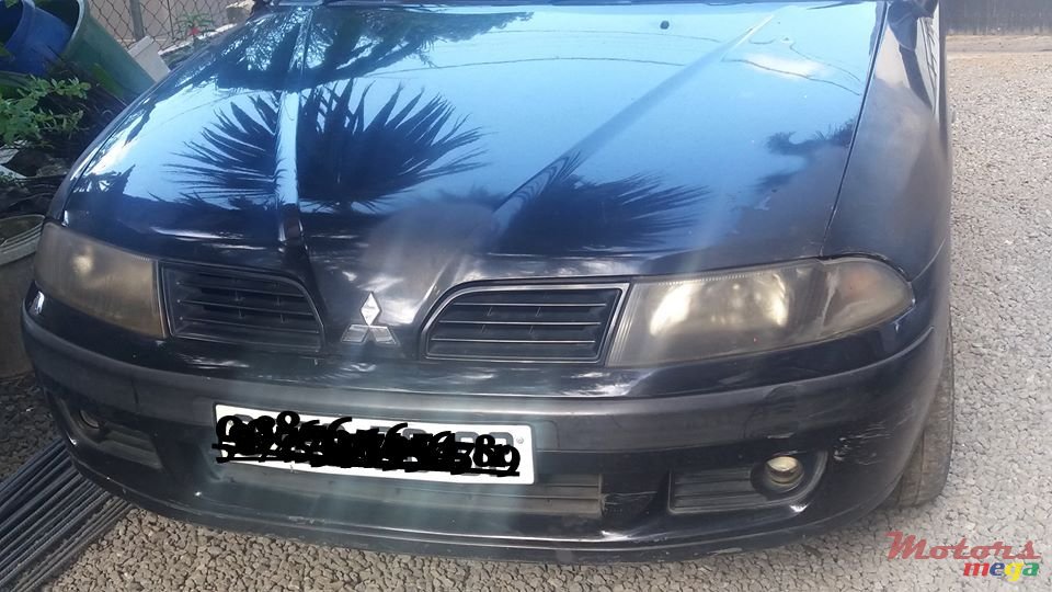 2002' Mitsubishi Carisma photo #1