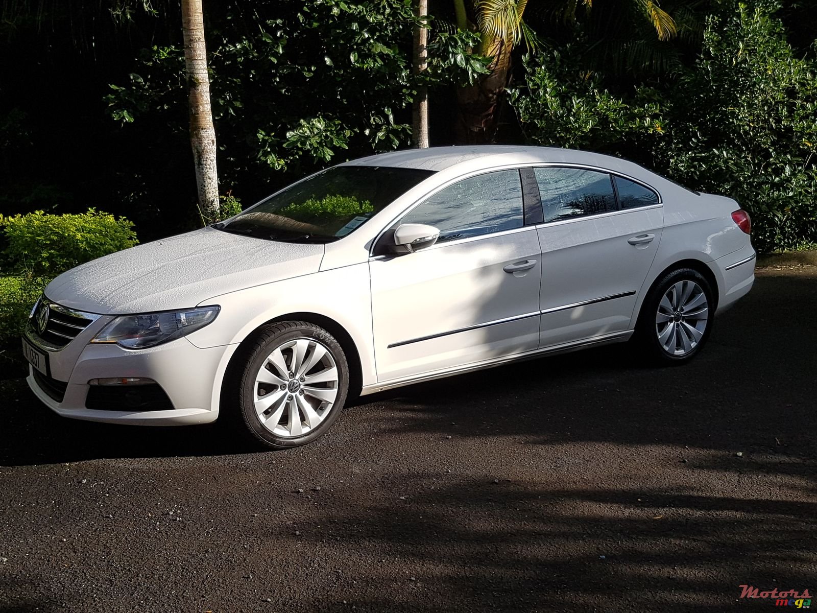 2010' Volkswagen Passat CC photo #1