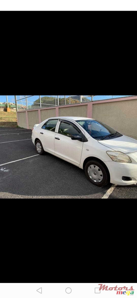 2010' Toyota Yaris photo #4