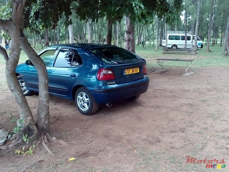 2000' Renault Megane photo #1