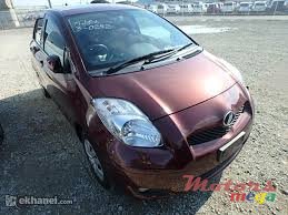 2010' Toyota Vitz photo #3