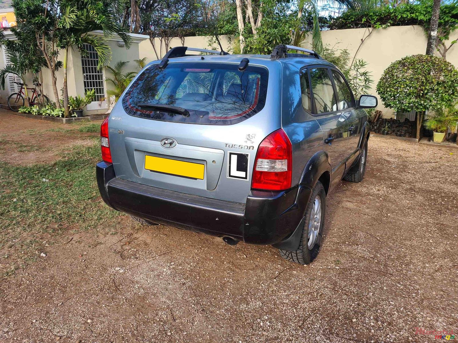 2009' Hyundai Tucson photo #2