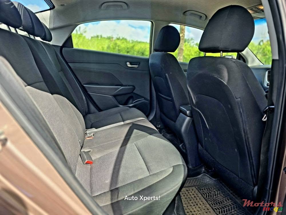 2019' Hyundai Accent photo #5