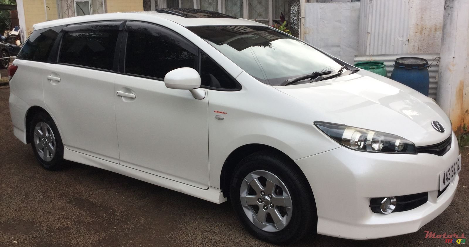 2012' Toyota Corolla Wish photo #3