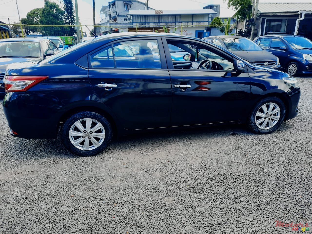 2016' Toyota Yaris photo #2