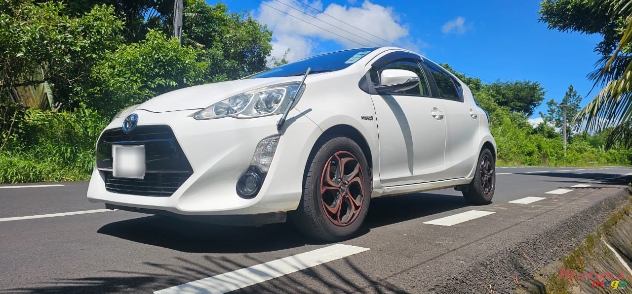 2016' Toyota Aqua photo #2