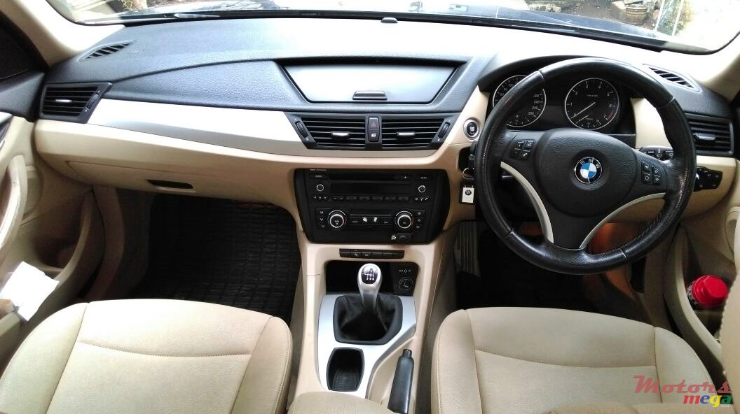 2011' BMW X1 photo #7