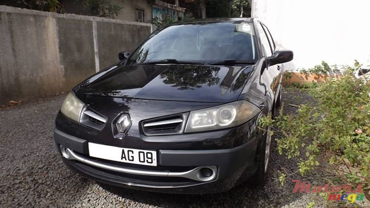 2009' Renault Megane photo #2
