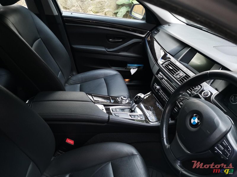 2015' BMW 520 photo #7