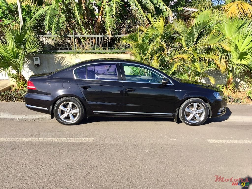 2012' Volkswagen Passat B7 photo #2