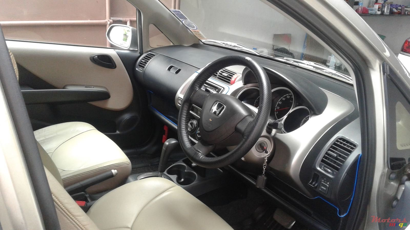 2004' Honda Fit photo #2