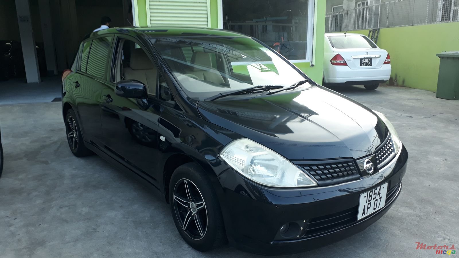 2007' Nissan Tiida photo #1