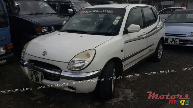 1998' Toyota duet photo #1