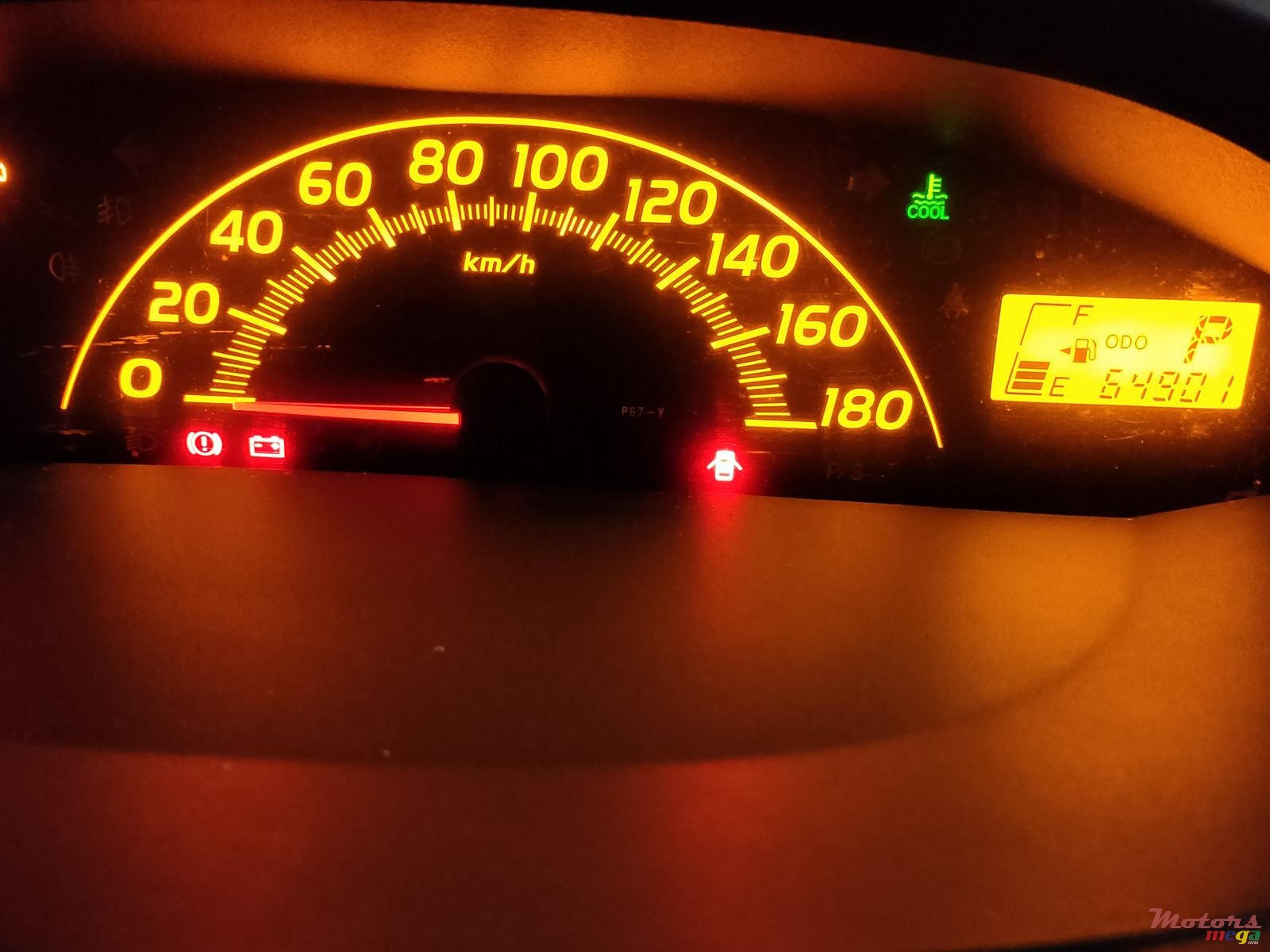 2011' Toyota Vitz photo #1