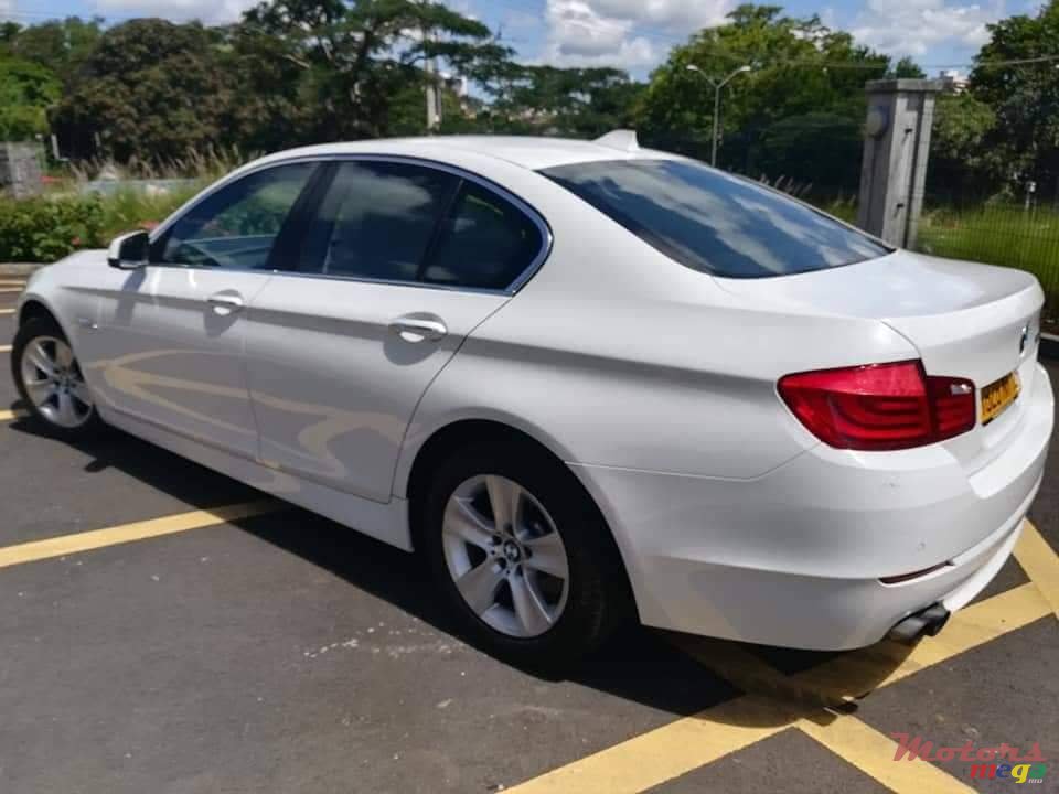 2012' BMW 5 Series 528i photo #2