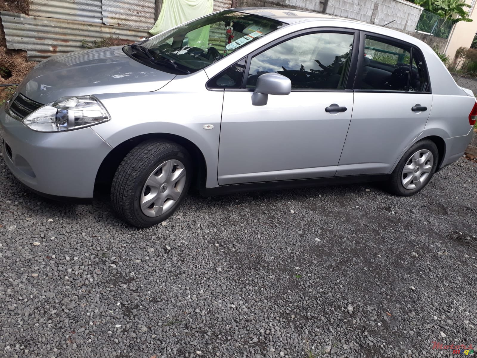 2011' Nissan Tiida photo #5