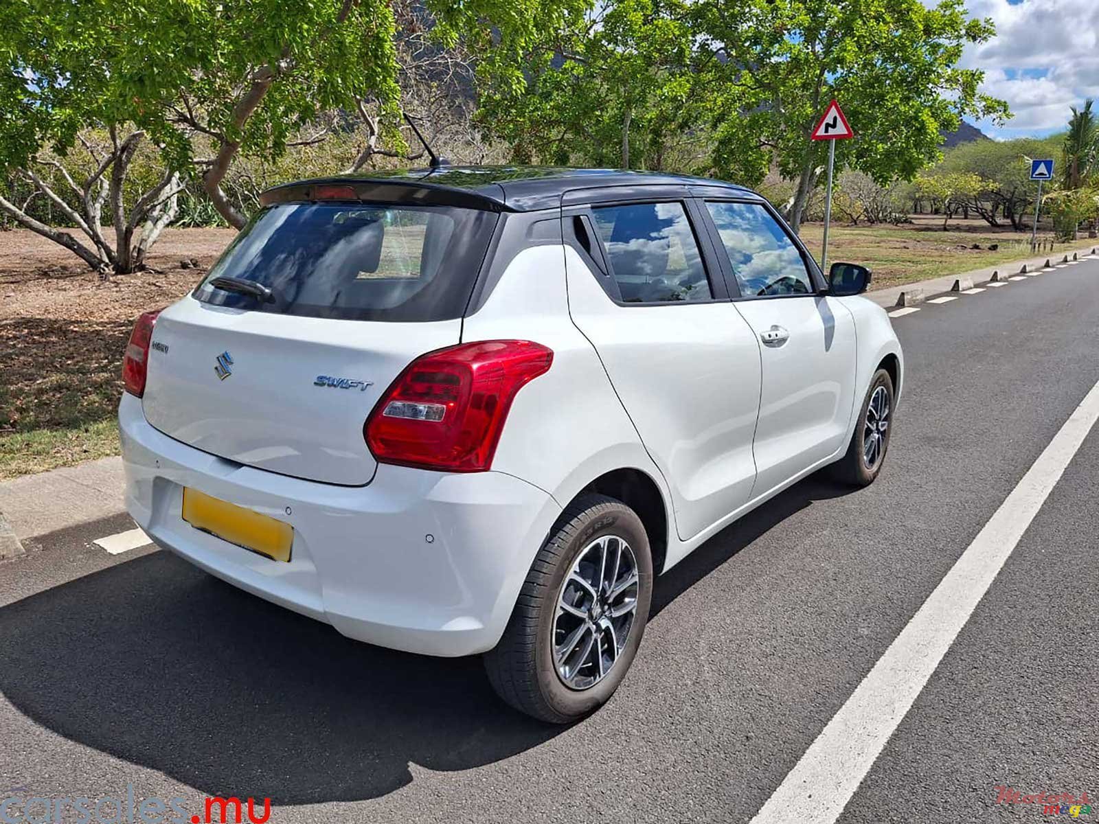 2023' Suzuki Swift GLX 1.2 photo #3