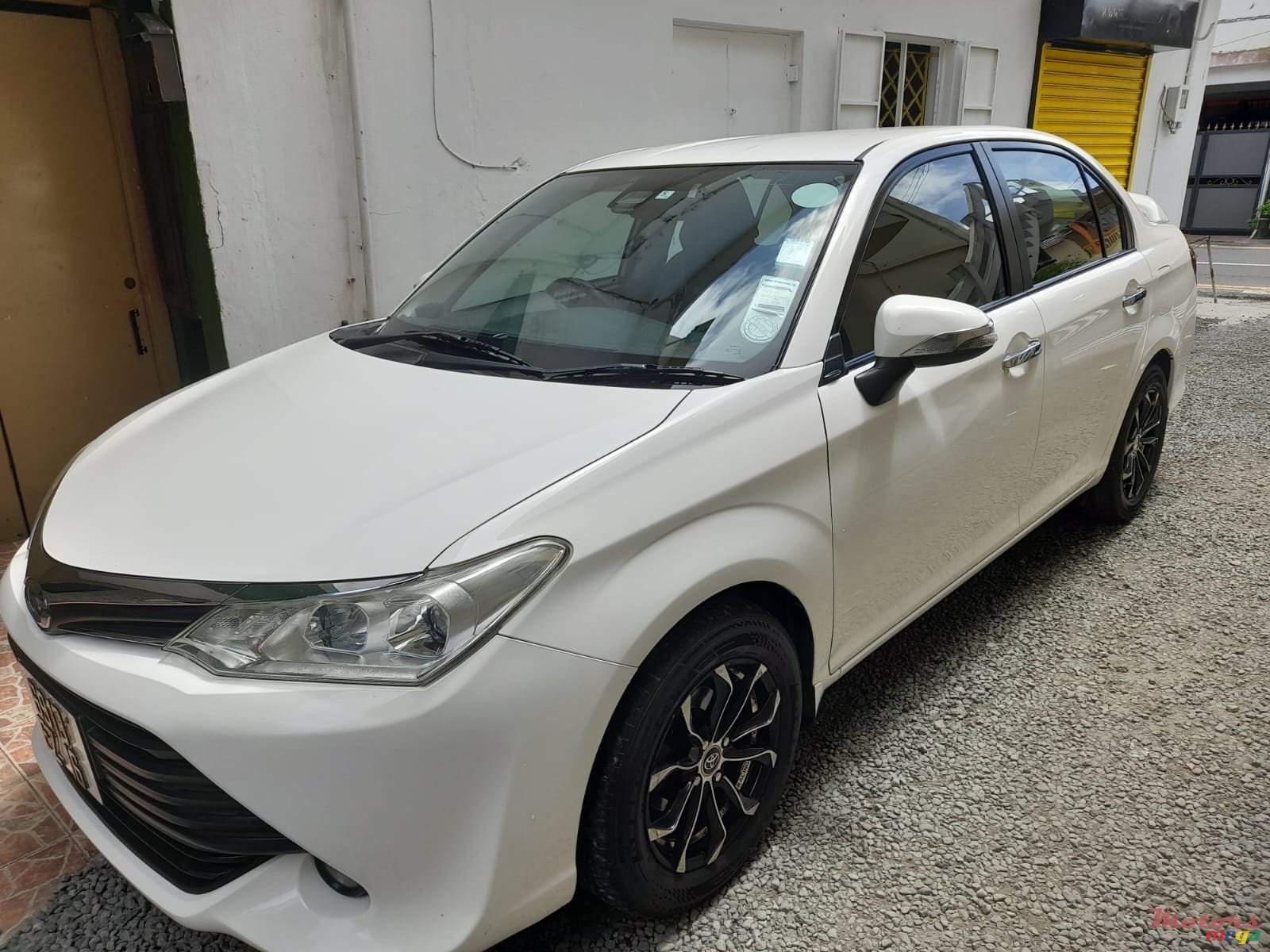 2016' Toyota Axio photo #2