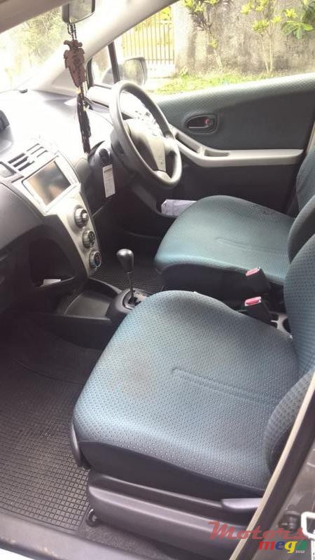 2006' Toyota Vitz photo #5