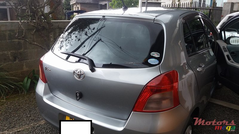 2006' Toyota Vitz photo #3