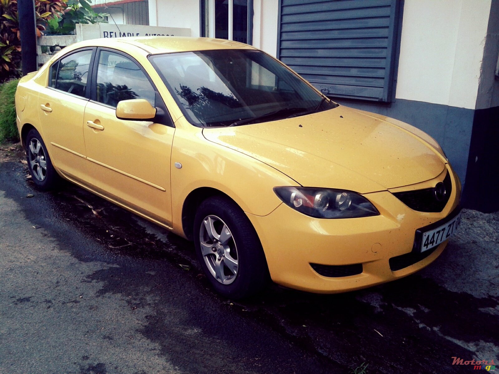 2004' Mazda 3 photo #1