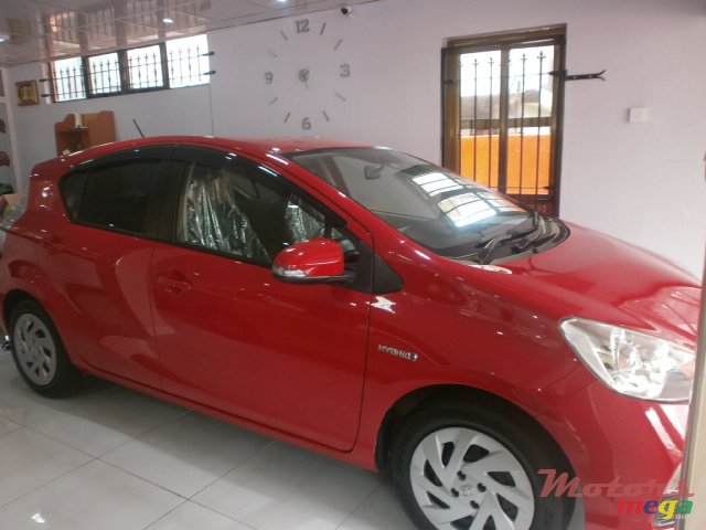 2013' Toyota Prius c Aqua photo #2