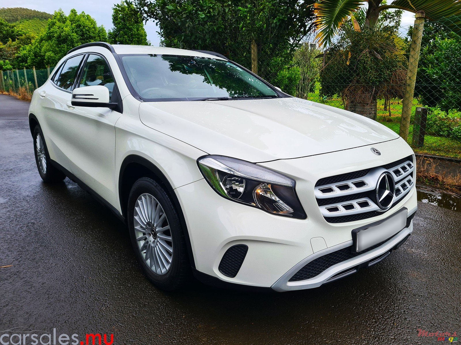 2017' Mercedes-Benz GLA 200 Style 1.6 photo #2