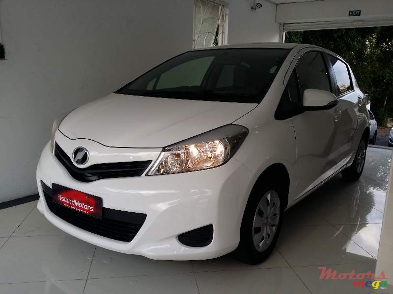 2013' Toyota Vitz photo #1