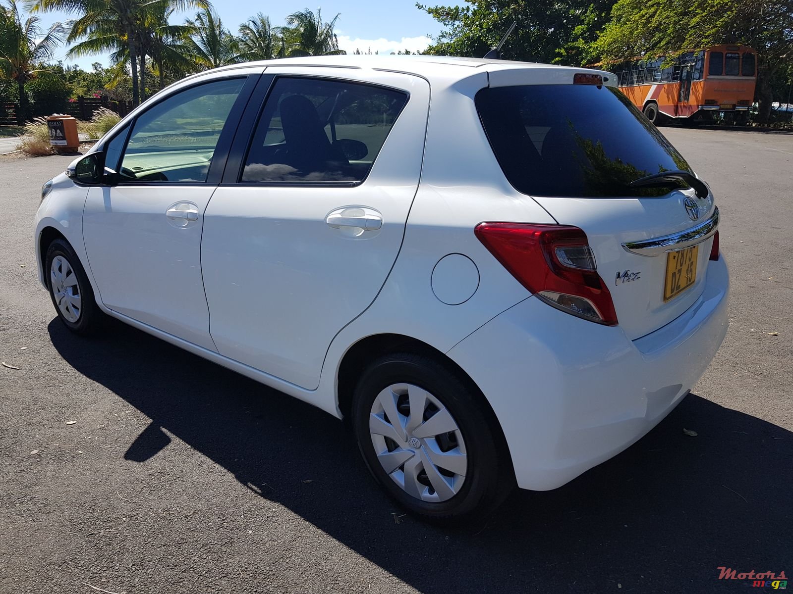 2015' Toyota Vitz photo #1