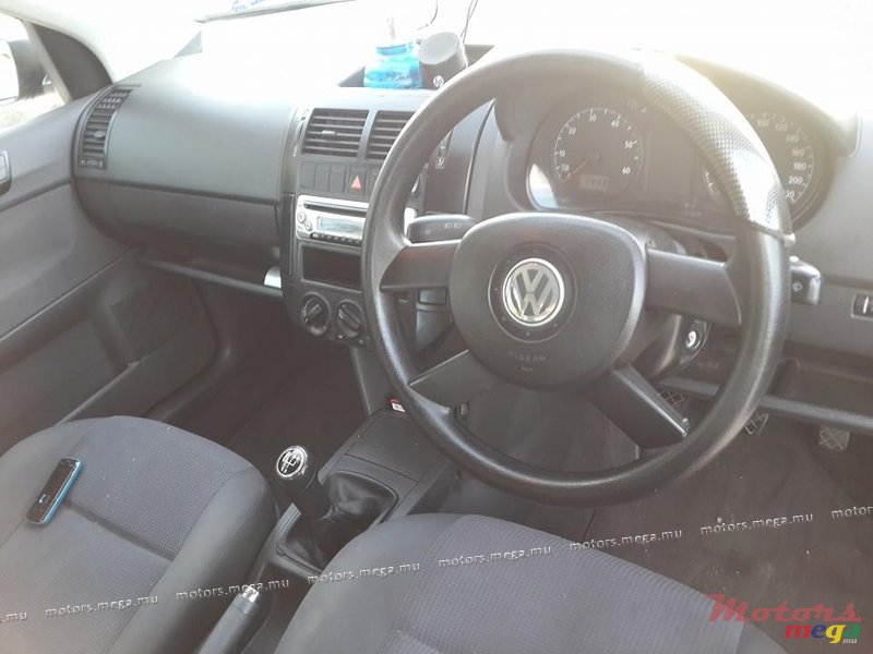 2004' Volkswagen Polo 9n1 photo #2
