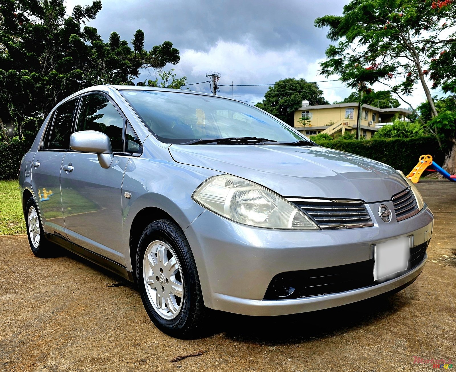 2006' Nissan Tiida photo #2