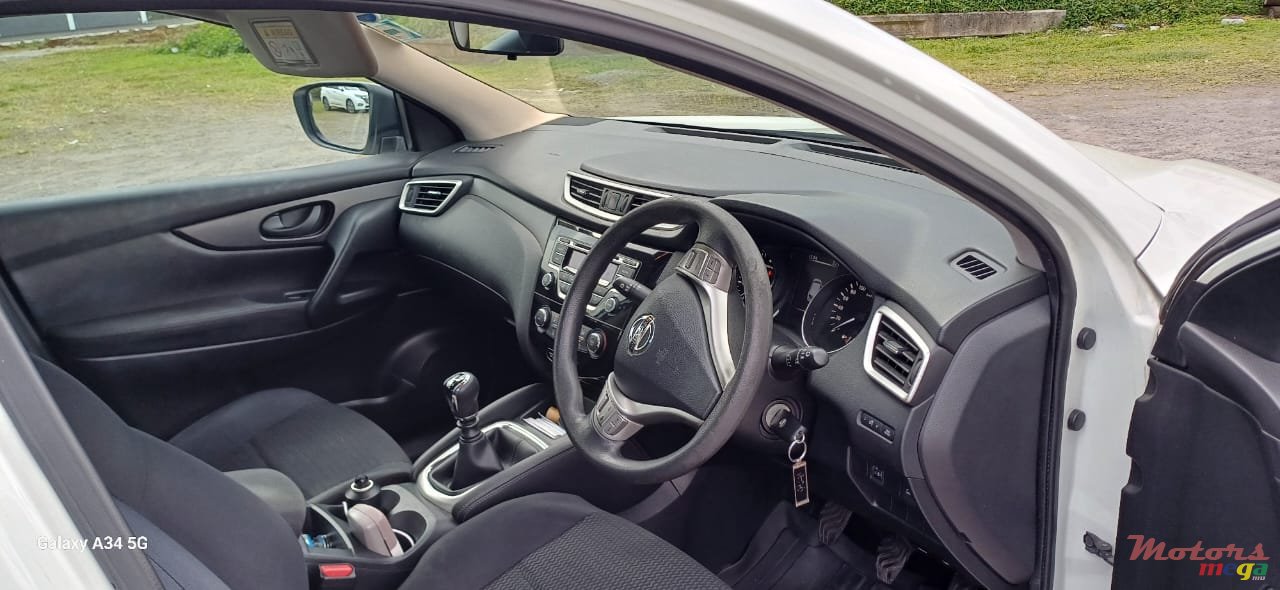 2015' Nissan Qashqai photo #3
