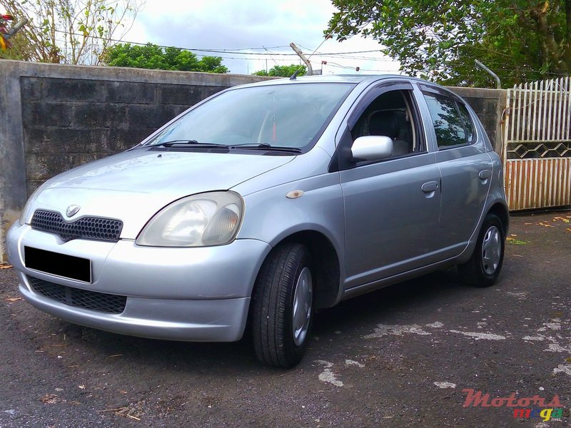 2000' Toyota Vitz photo #1