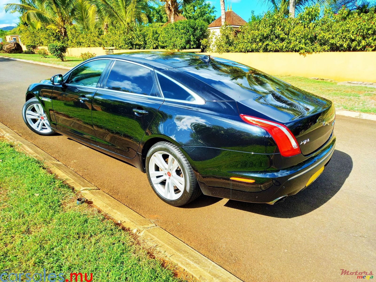 2015' Jaguar XJL photo #3