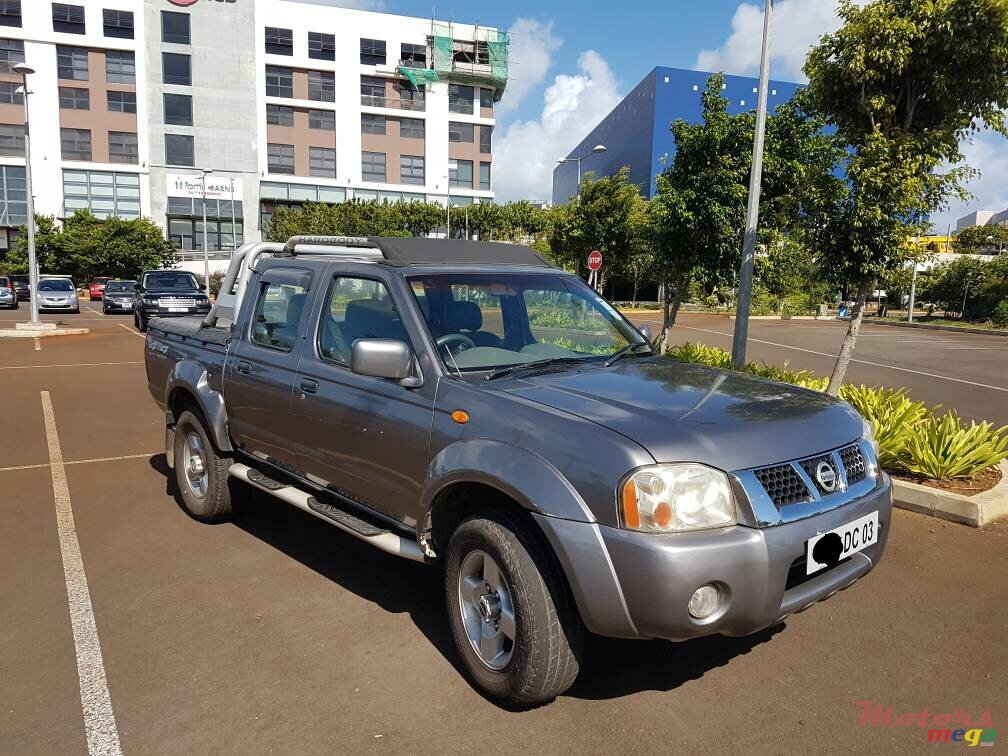 2003' Nissan Hardbody photo #2