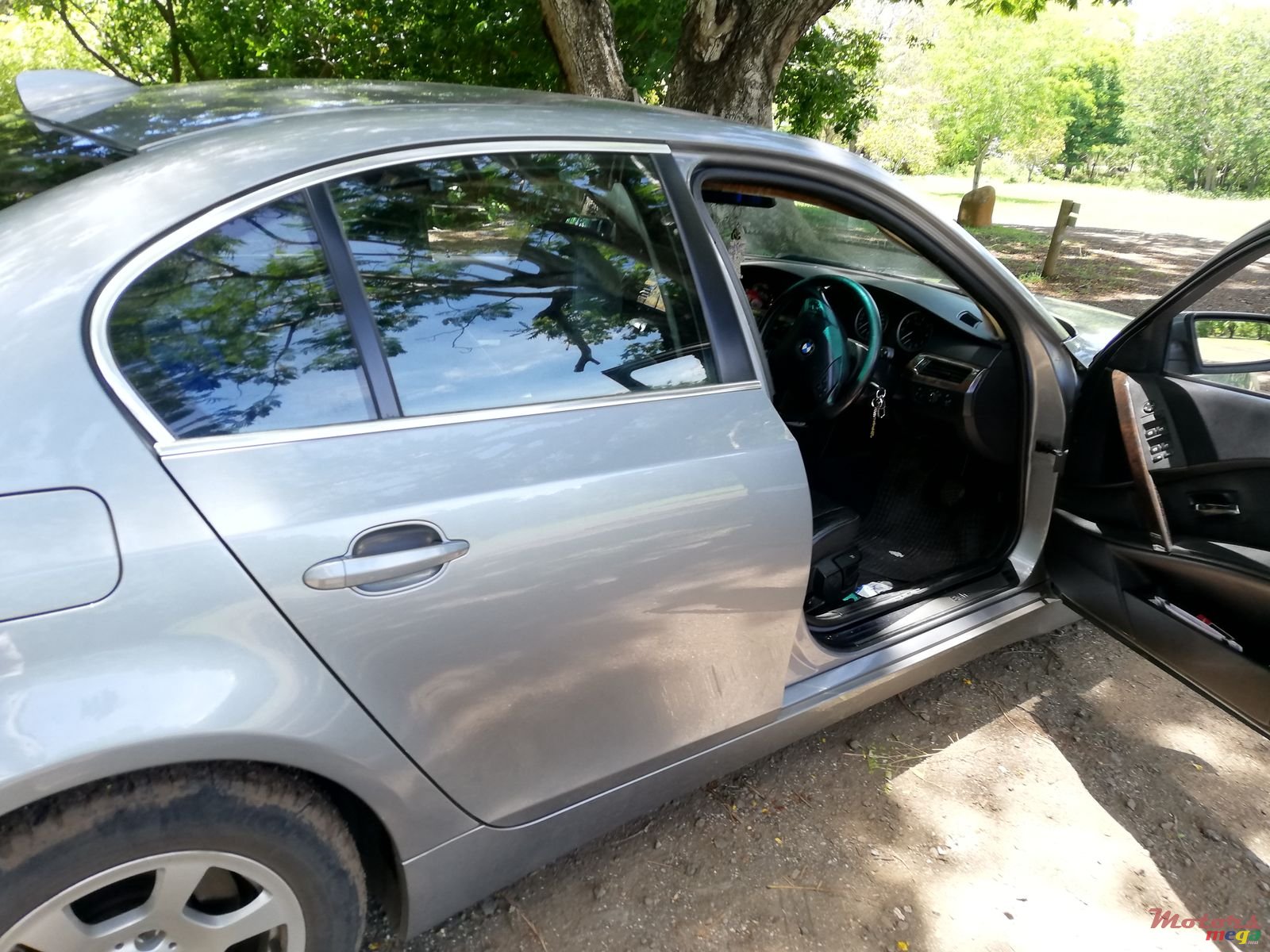 2004' BMW 520 photo #1