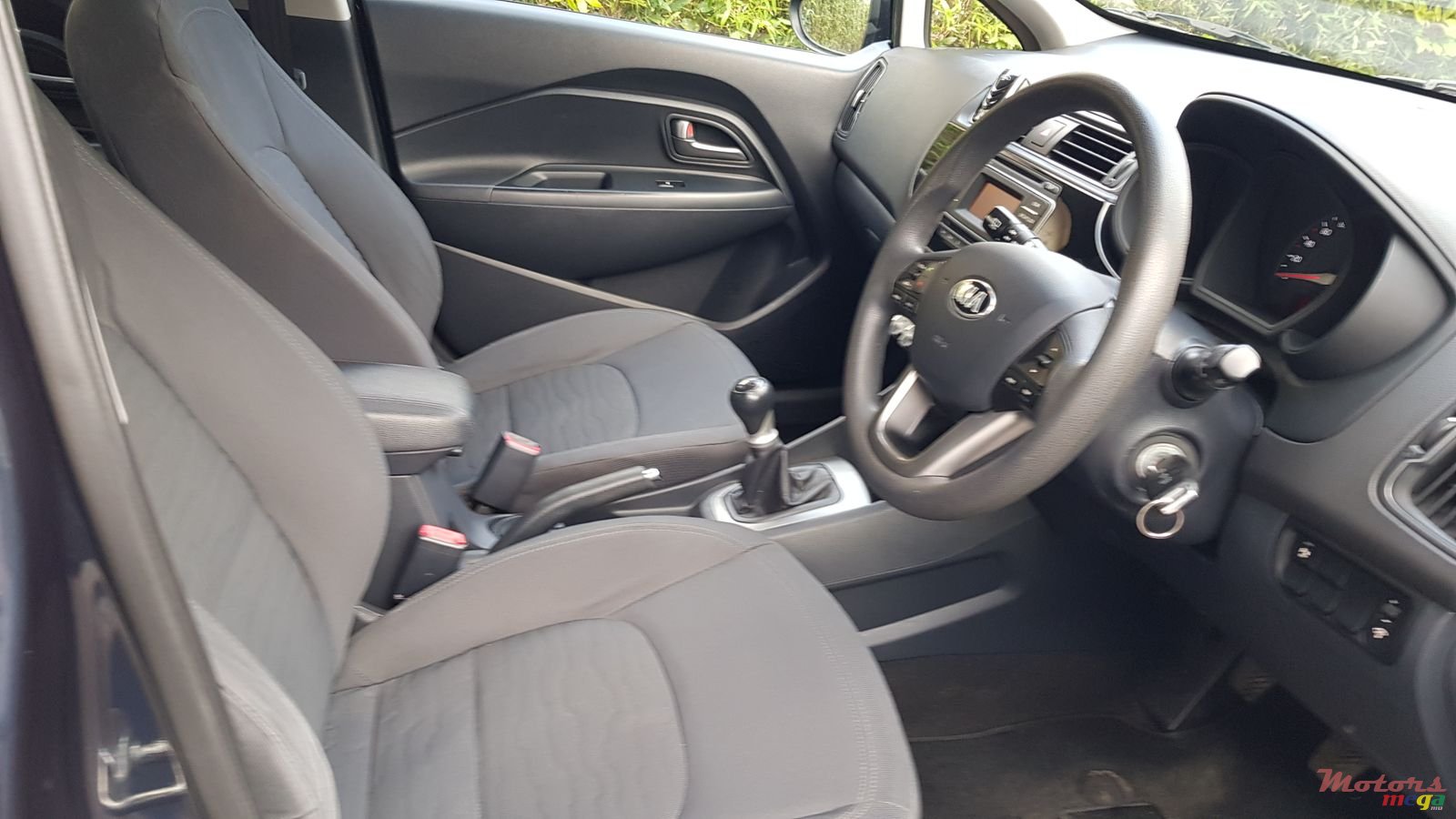 2015' Kia Rio photo #7