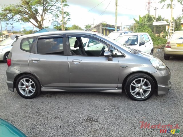 2004' Honda Fit photo #2